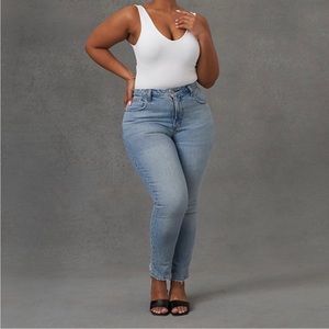 Abercrombie & Fitch The Mom High Rise Jeans